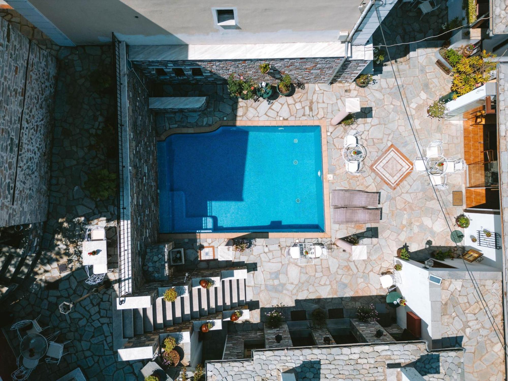 Pool Gem - Palladio Stone Havens * Portariá